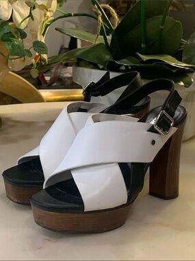 Bleeker & Bond White Leather Platform  Ankle Strap Peep Toe Heels Size 7 M